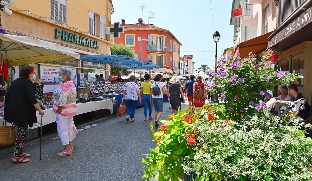 Marché av. des oliviers au Cros-de-Cagnes