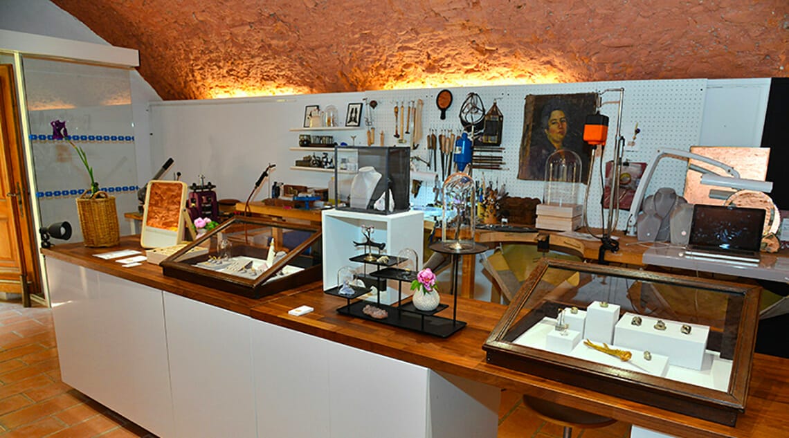 la crypte - musée du bijou contemporain